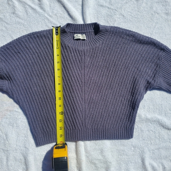 Hollister Cropped Gray Sweater. Size XS - Picture 3 of 5